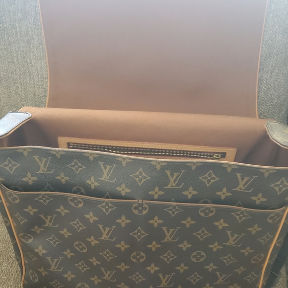 Authentic Louis Vuitton Monogram Messenger Bag - Picture 7 of 14